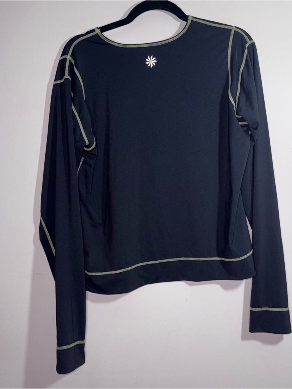 Athleta Black Athletic Pullover Top XL Long Sleeve Pocket Stretch Activewear - Picture 2 of 5